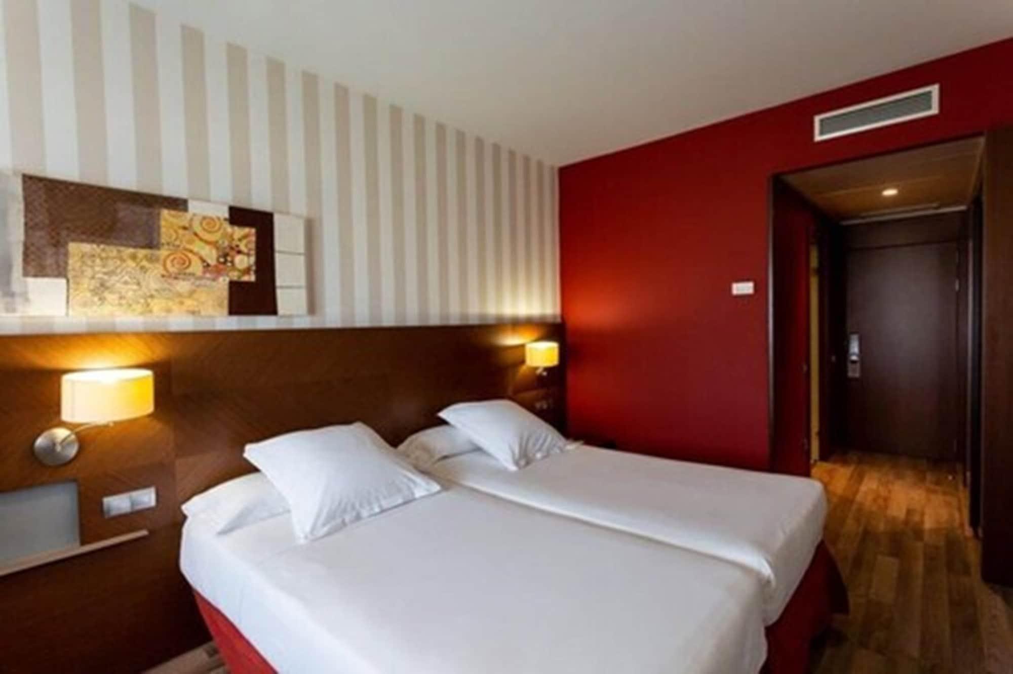 Hotel Las Artes Pinto Buitenkant foto