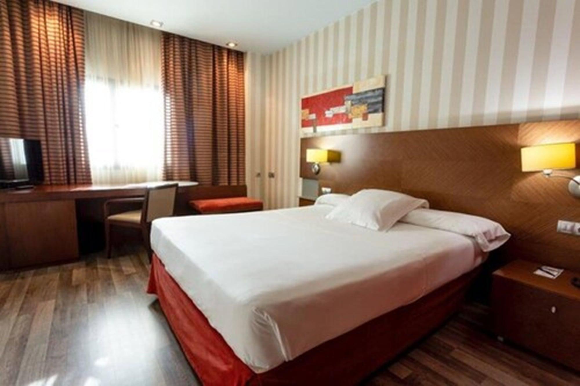 Hotel Las Artes Pinto Buitenkant foto