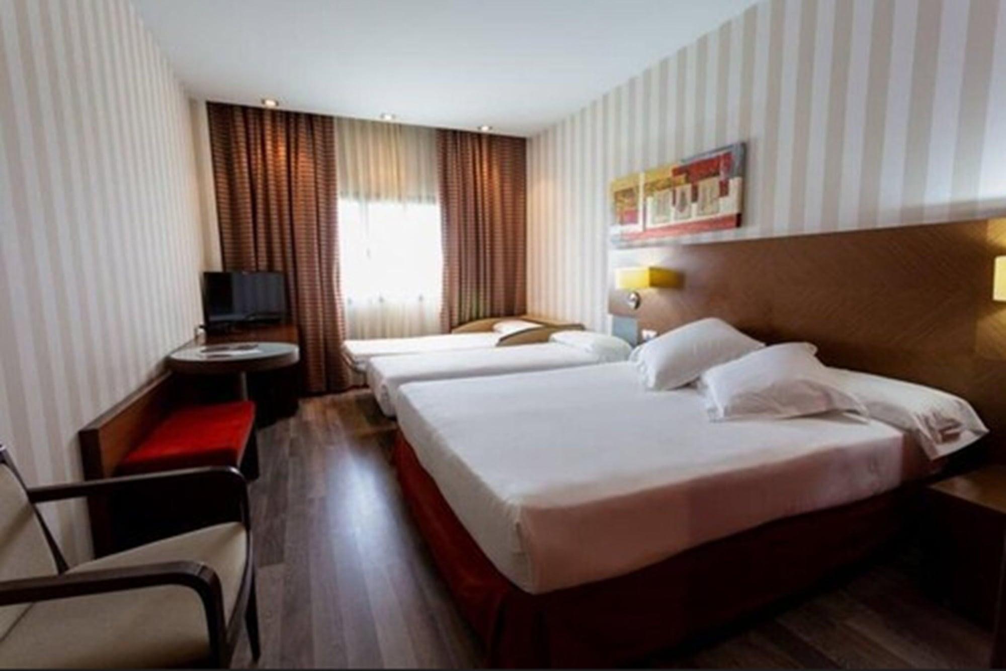 Hotel Las Artes Pinto Buitenkant foto
